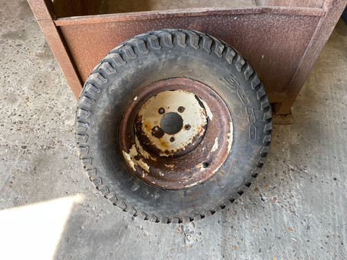 Stud front wheel - front, +
